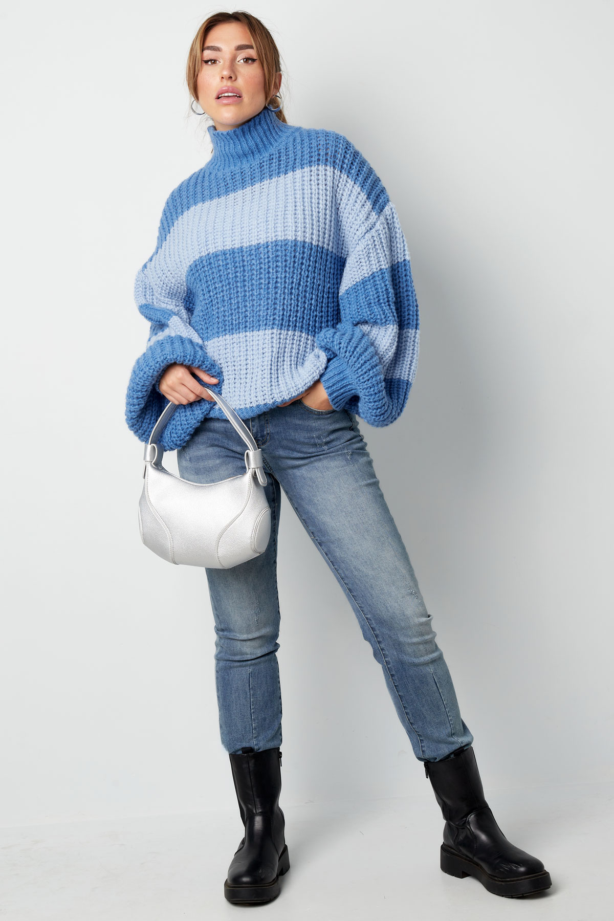 Warm knitted striped sweater - blue Picture10